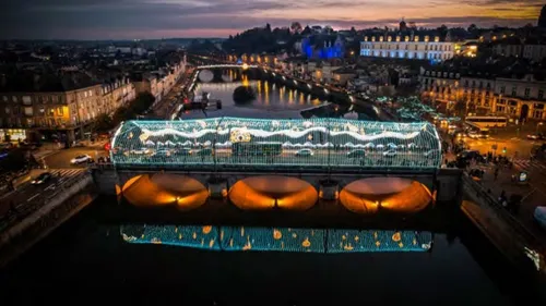 Laval se pare de lumières pour les Fêtes
