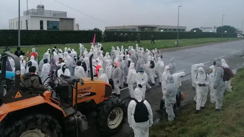 Près de Nantes : 12 interpellations après une manifestation contre...