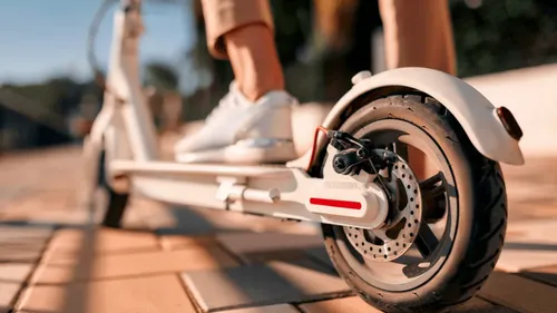 Trottinettes : le port du casque est désormais obligatoire dans ce...