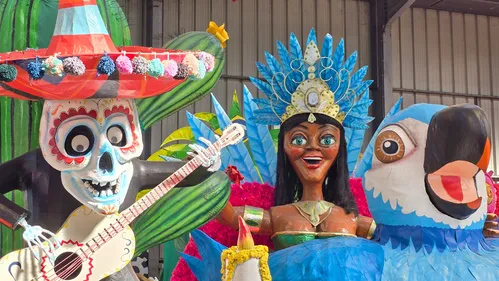 Chars spectaculaires, fanfares et ambiance festive : Limoges va...
