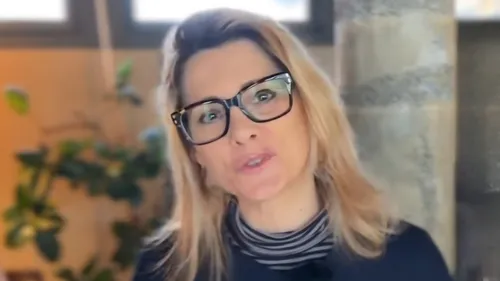 Christelle Lanave partage sa passion du Français sur instagram