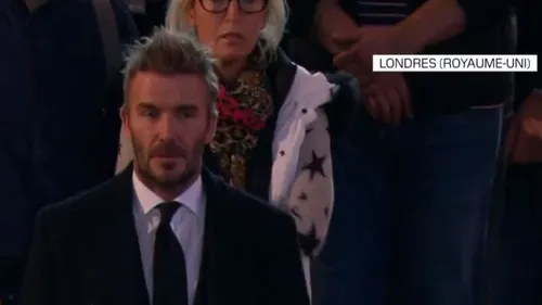 David Beckham fait la queue pour se recueillir devant le cercueil...
