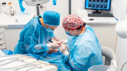 Gironde : deux dentistes mis en examen après la mort d'une patiente