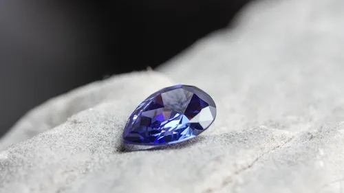 Indre-et-Loire : un saphir adjugé pour plus de 3 millions d’euros !
