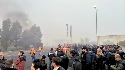 Fermeture de deux usines Michelin : la direction promet une...