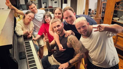 Matt Pokora au coeur d'une série-documentaire avec six jeunes...