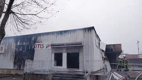 Indre : un centre commercial ravagé volontairement par les flammes