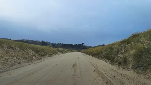 Ille-et-Vilaine : une route recouverte de sable après les fortes...