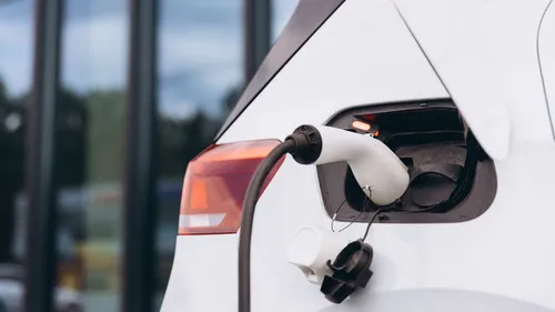 Hausses des prix des carburants : la ruée vers les voitures...