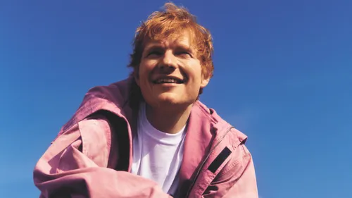 Ed Sheeran dévoile une nouvelle ère plus colorée avec son nouveau...
