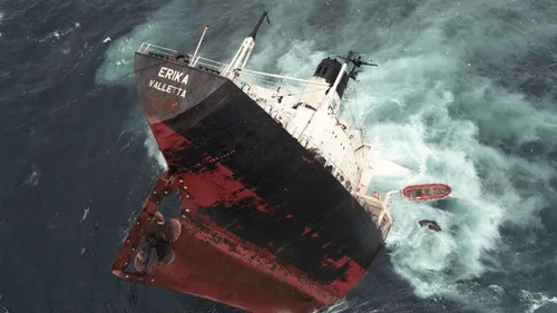 Une fuite d’hydrocarbures sur l’Erika