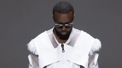 Le chanteur Gims mis en examen pour blanchiment aggravé et placé...