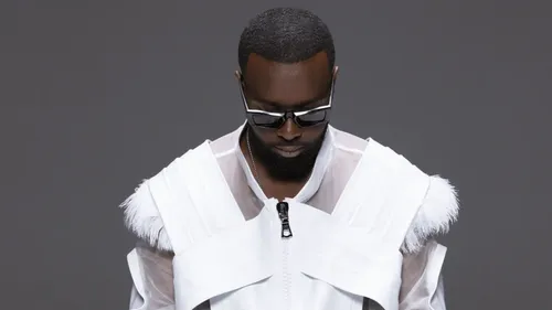Attendu au Zénith de Nantes fin octobre, Gims reporte ses concerts...