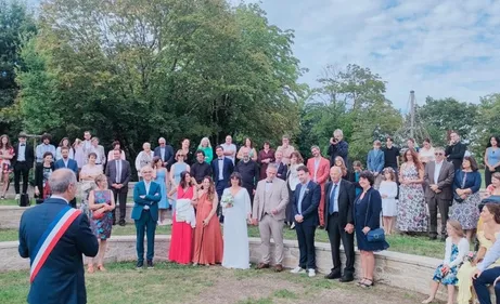 Un couple parisien se marie dans une commune vendéenne qui porte...