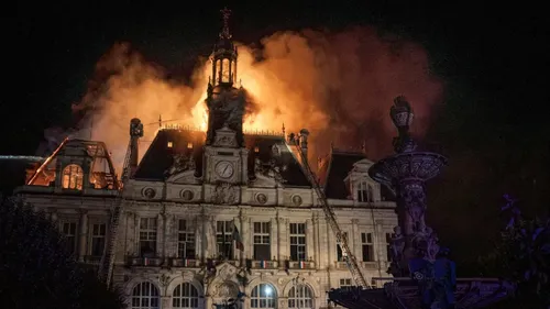 Incendie de l’Hôtel de ville de Limoges : Sébastien Lecornu promet...