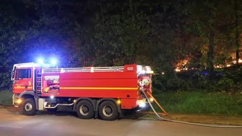 Incendie nocturne dans un bois au nord de Limoges