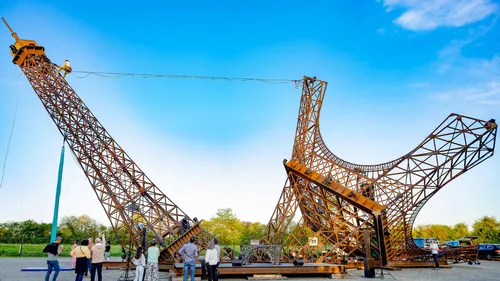 Vendée : une tour Eiffel brisée prend la mer vers l’Amérique
