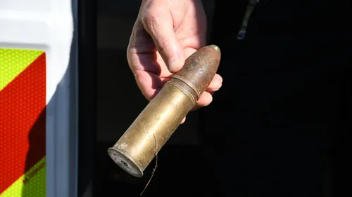 Un obus déposé à la déchetterie de La Souterraine