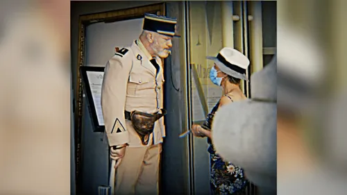 Déguisé en gendarme, Philippe Etchebest contrôle le pass sanitaire...