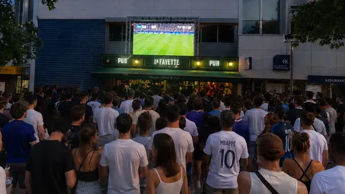 Vendée : des centaines de supporters derrière les Bleus à La...
