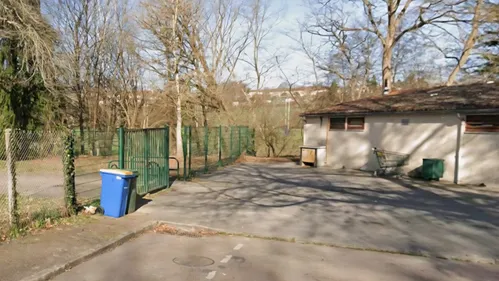 Les vestiaires d’un stade incendiés et vandalisés à Limoges
