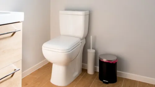 Le gendarme filmait ses invités dans les toilettes