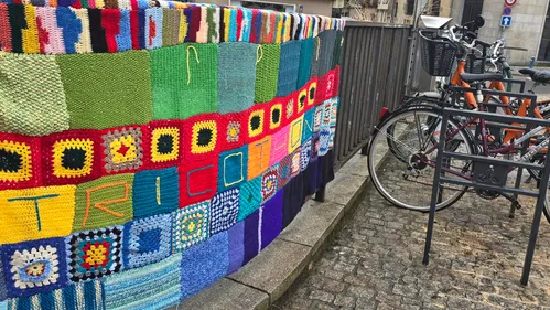 Limoges s’habille de laine et de couleurs