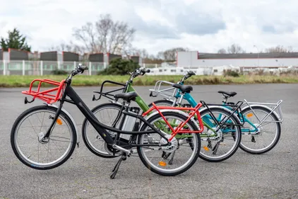 Des vélos de facteurs à vendre dans les bureaux de Poste