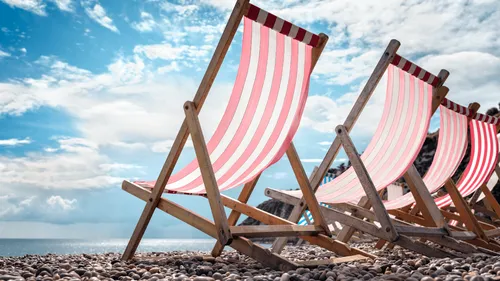 Été 2023 : les Français comptent bien partir en vacances malgré...