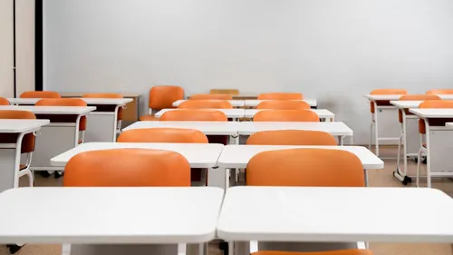 Enseignante tuée : l'ouverture du procès relance le débat des...