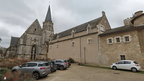 Une enquête pour escroquerie ouverte à Poitiers contre un faux prêtre