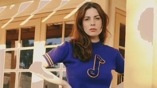 Adé sort son premier album solo "Et Alors ?"