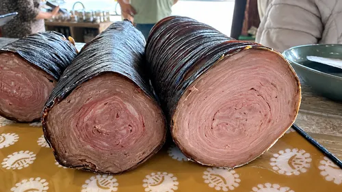 "On essaie de tuer nos traditions" : l’andouille de Guémené menacée...