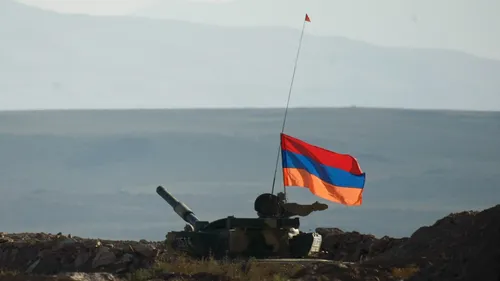 Arménie contre Azerbaïdjan, là-bas aussi la guerre continue 