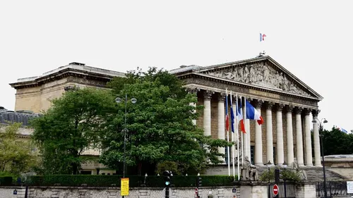 Législatives : qui sont les qualifiés pour le second tour en...