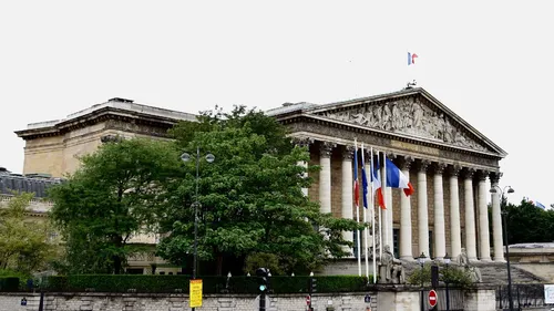 Législatives : qui sont les qualifiés pour le second tour en...