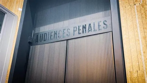 Assassinat du père Olivier Maire : l'accusé amené de force au...