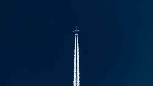 Les compagnies aériennes s'engagent à "zéro émission nette de CO2"...