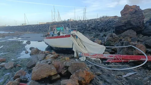 Vendée : un voilier s’échoue sur les rochers