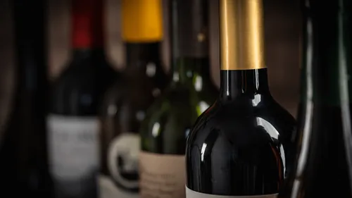 Le "gang des grands crus" jugé en appel pour avoir volé des...