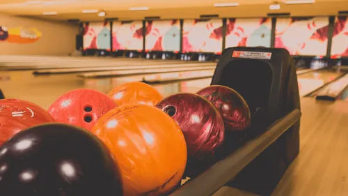 Un Américain découvre 160 boules de bowling… enterrées sous sa...