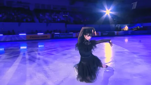 Cette patineuse fait le buzz en reproduisant la célèbre danse de la...