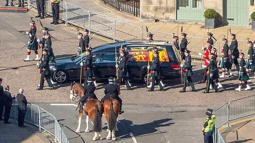 Indre-et-Loire : l’émotion au moment des funérailles d’Elizabeth II
