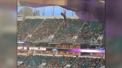 États-Unis : Les supporters d’un match de football américain...