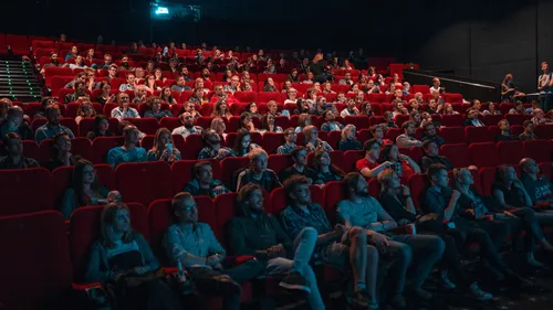 Covid-19 : la fréquentation dans les cinémas et théâtres n’a pas...