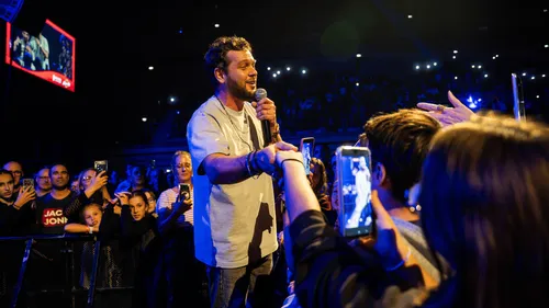 "On en a besoin en ce moment" : les réactions des artistes et du...