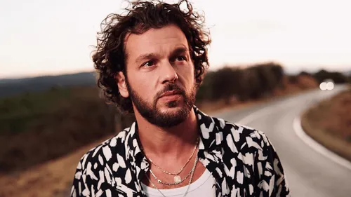 Claudio Capéo sort son nouveau single "Laisse aller"