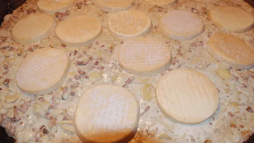 Covid-19 : au moins 30 cas découverts après une soirée tartiflette...