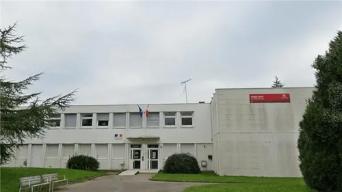 Rennes : il apporte un couteau au collège, sa mère le dénonce