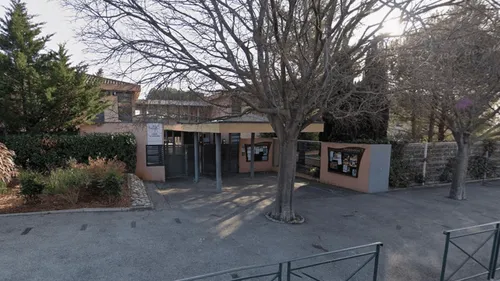 Enseignante poignardée dans le Var : l'élève reconnait avoir...